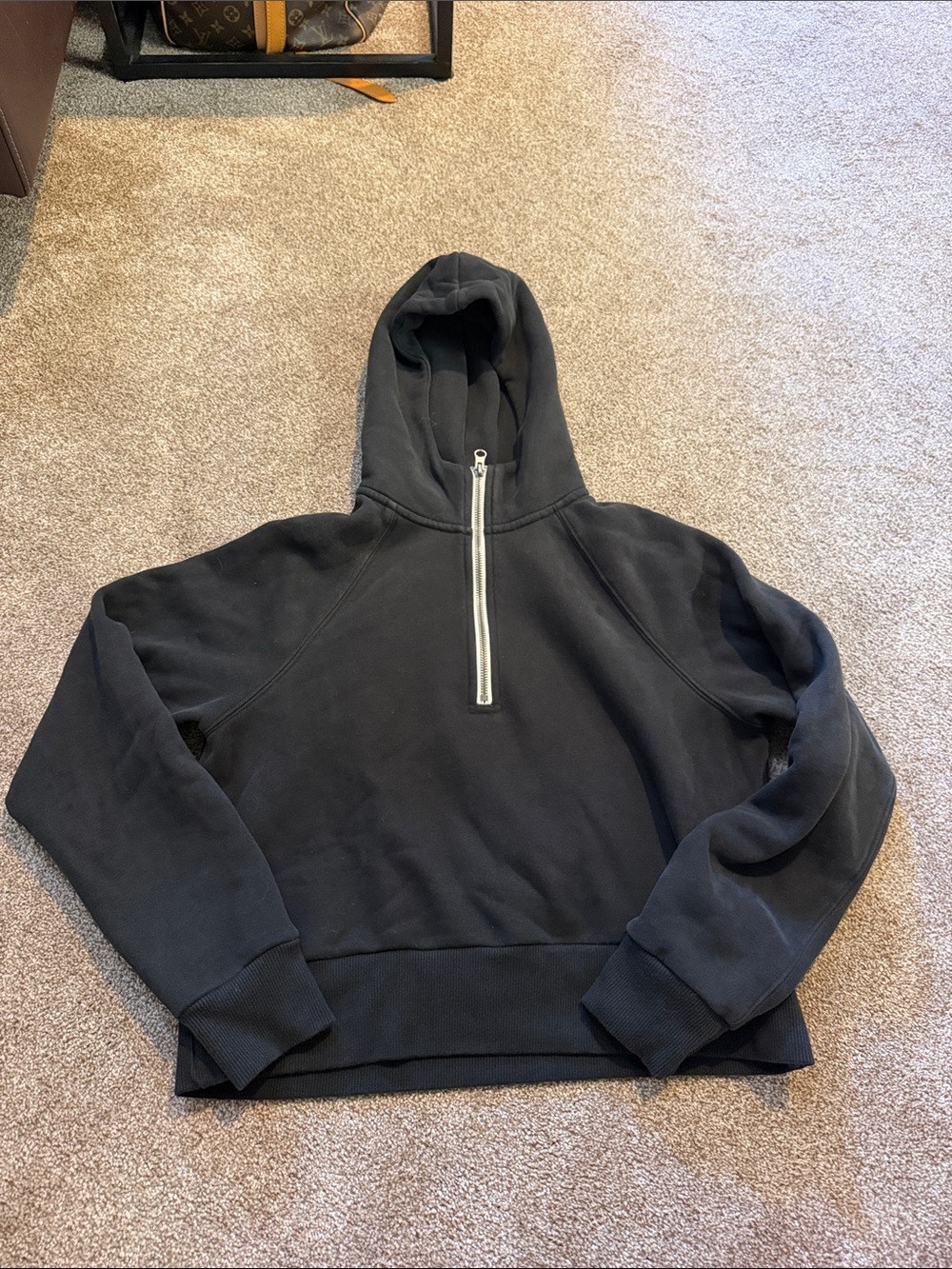 Vuori Women’s Black Half-Zip Hoodie Sweatshirt size xs